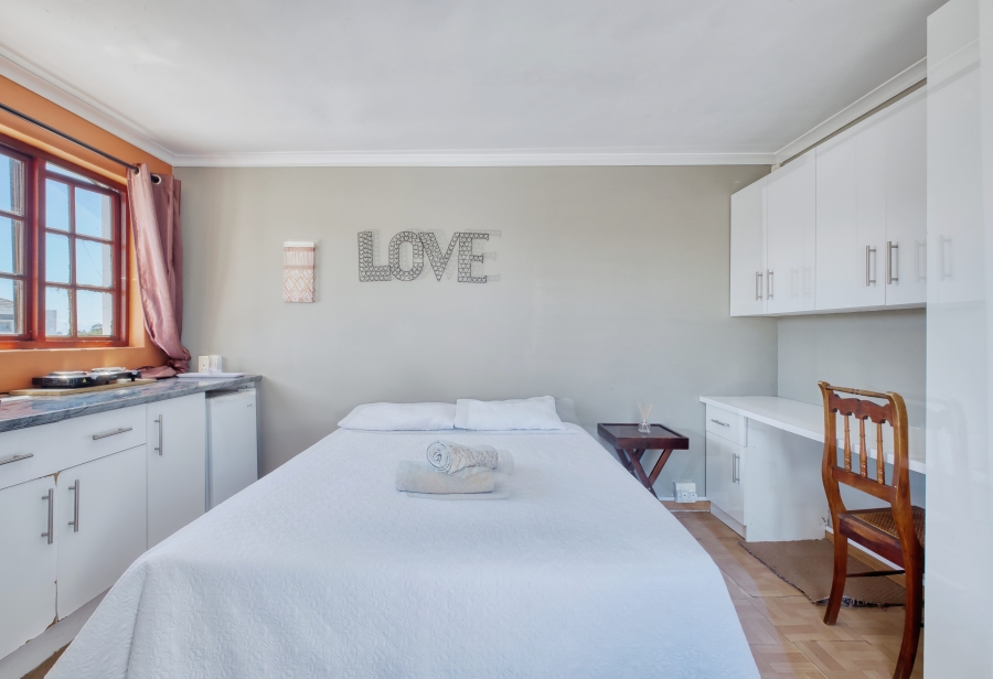 6 Bedroom Property for Sale in Summerstrand Eastern Cape